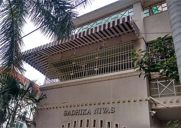 Aluminium-Awnings-Entrance-2
